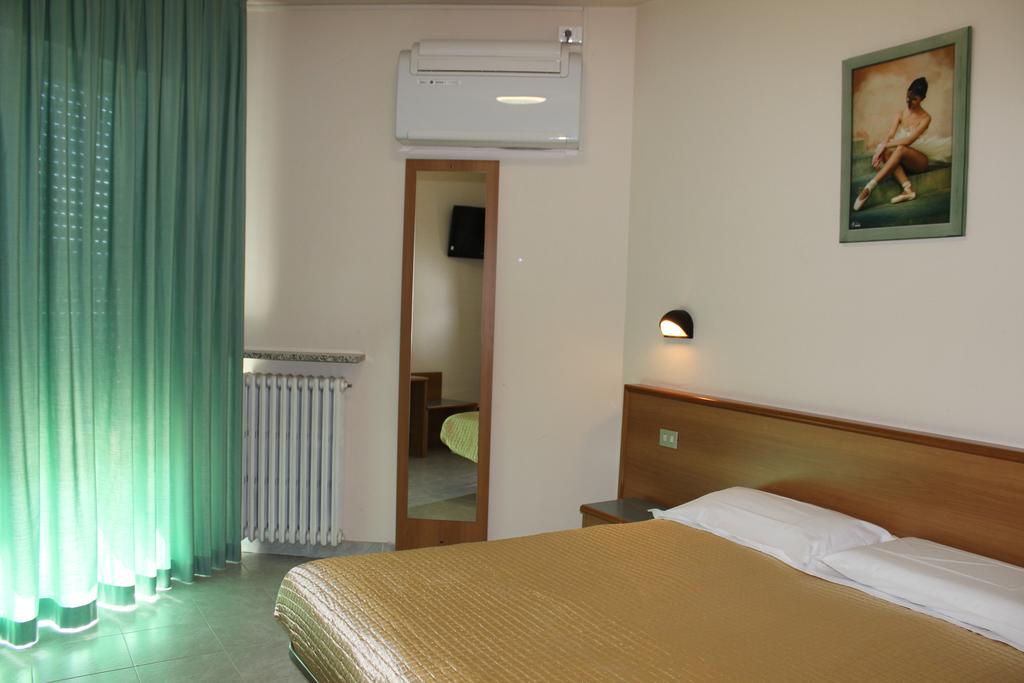 Albergo Napoleone ซานตัมบรอโจ ดิ วัลโปลีเชลลา ภายนอก รูปภาพ
