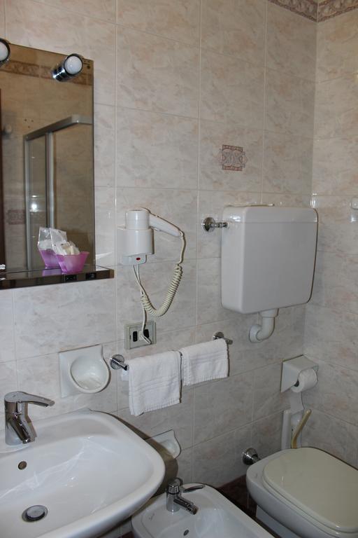 Albergo Napoleone ซานตัมบรอโจ ดิ วัลโปลีเชลลา ภายนอก รูปภาพ